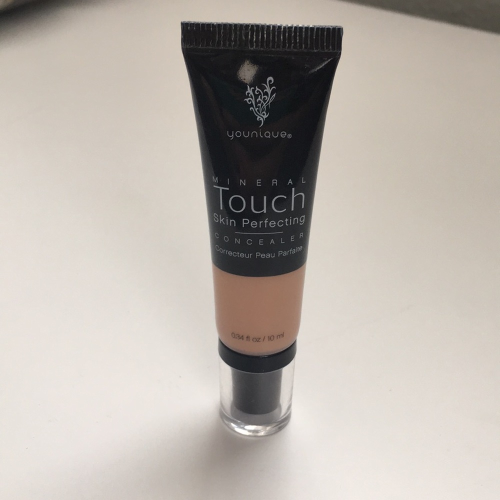 Younique Concealer in Organza